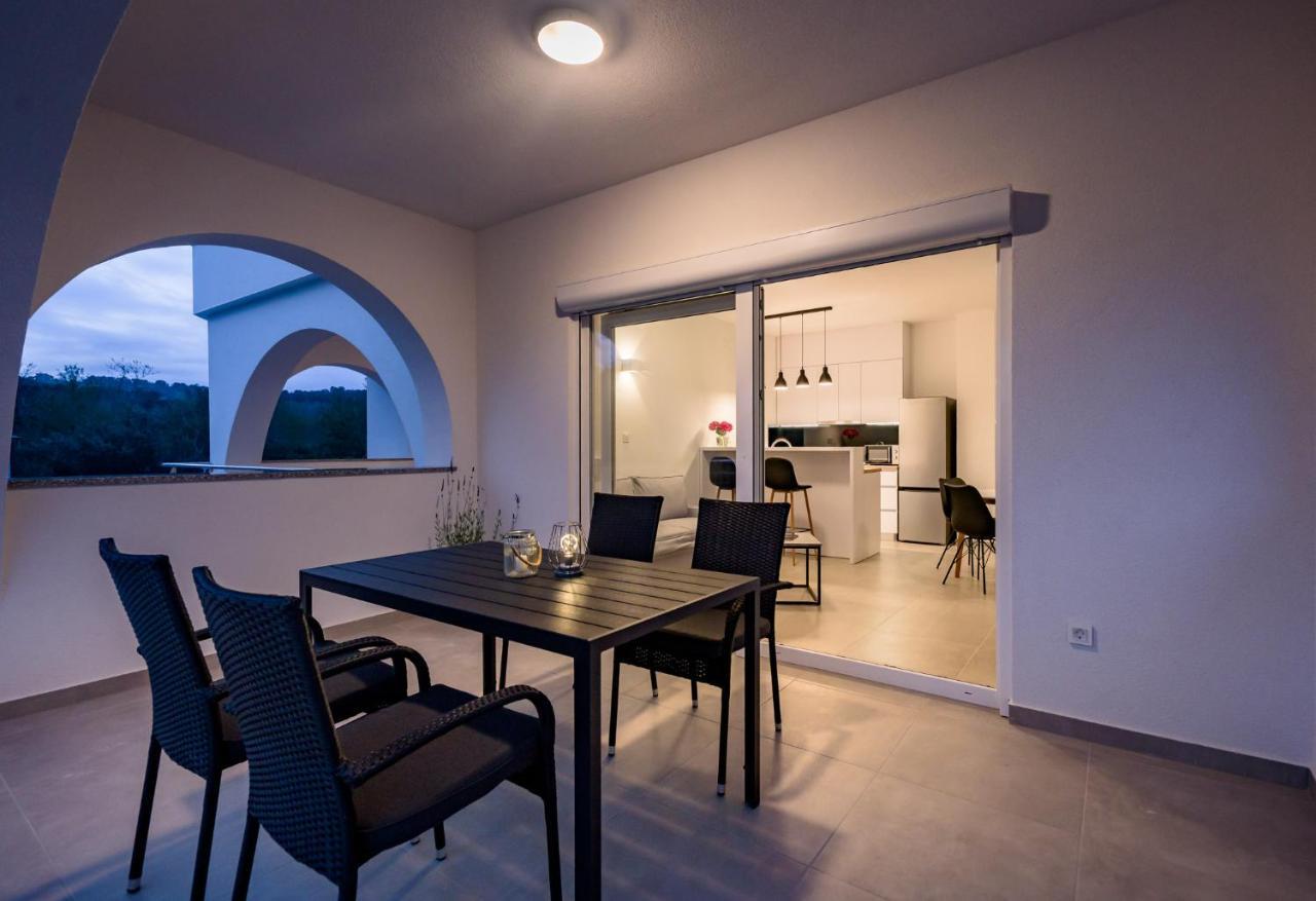 Apartmani Villa Zora 로파르 외부 사진