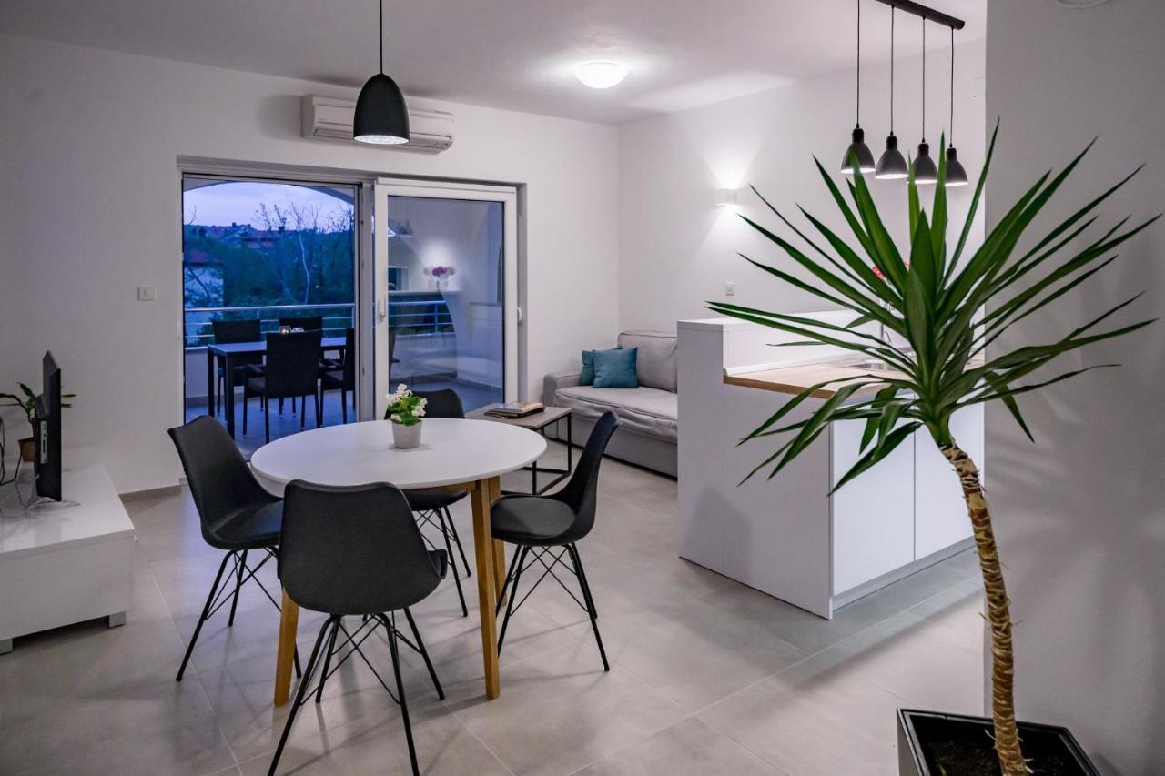 Apartmani Villa Zora 로파르 외부 사진