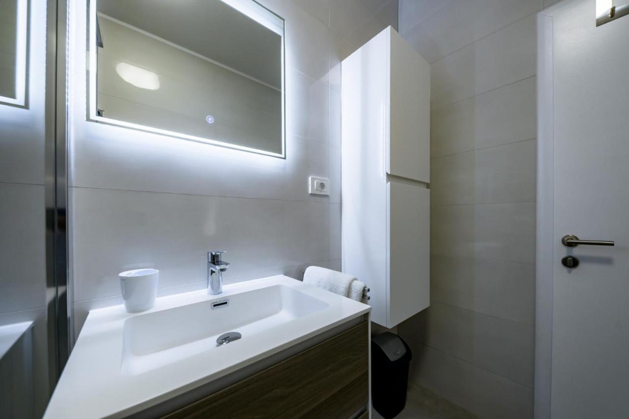 Apartmani Villa Zora 로파르 외부 사진