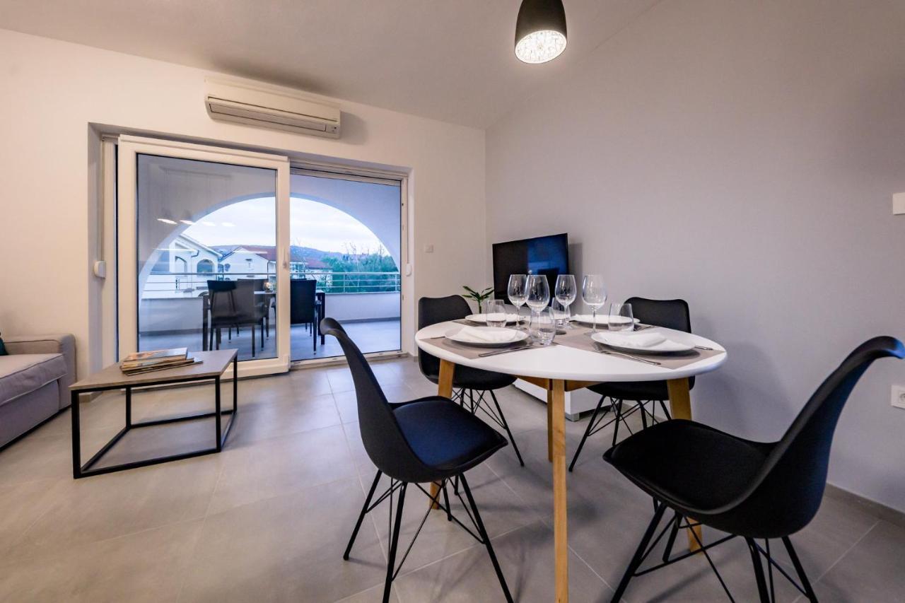 Apartmani Villa Zora 로파르 외부 사진
