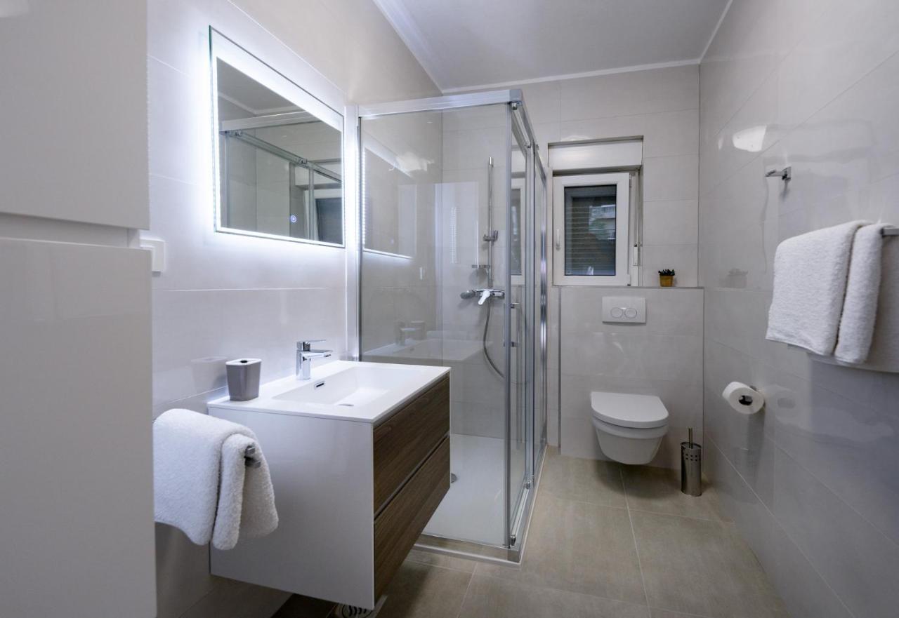 Apartmani Villa Zora 로파르 외부 사진