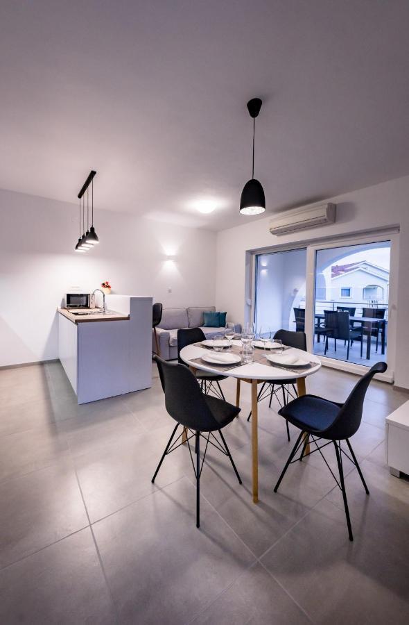 Apartmani Villa Zora 로파르 외부 사진