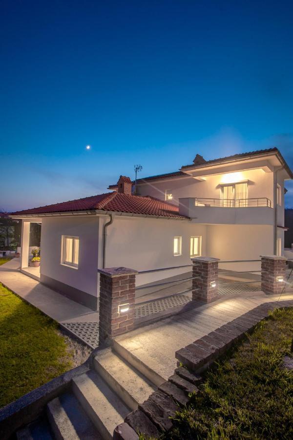 Apartmani Villa Zora 로파르 외부 사진