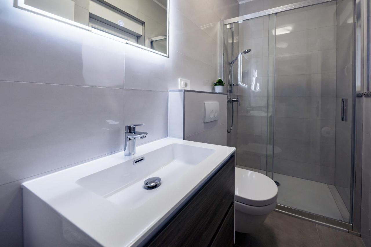 Apartmani Villa Zora 로파르 외부 사진
