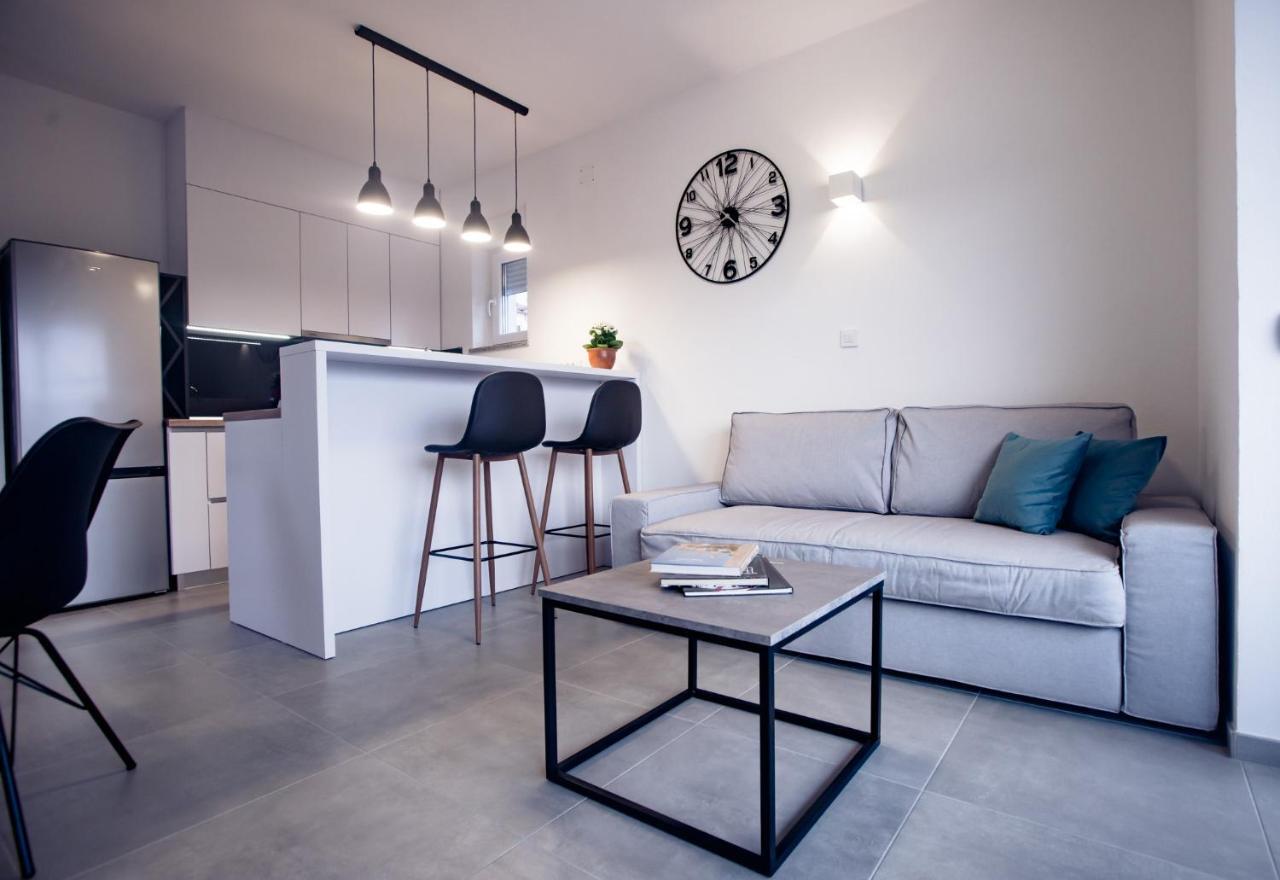 Apartmani Villa Zora 로파르 외부 사진
