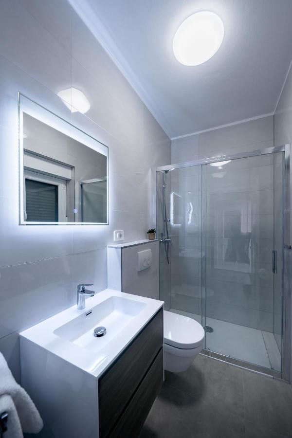 Apartmani Villa Zora 로파르 외부 사진