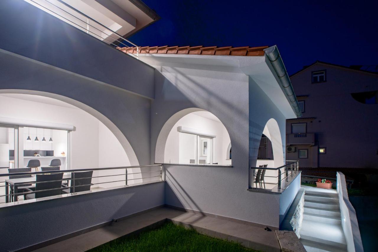 Apartmani Villa Zora 로파르 외부 사진