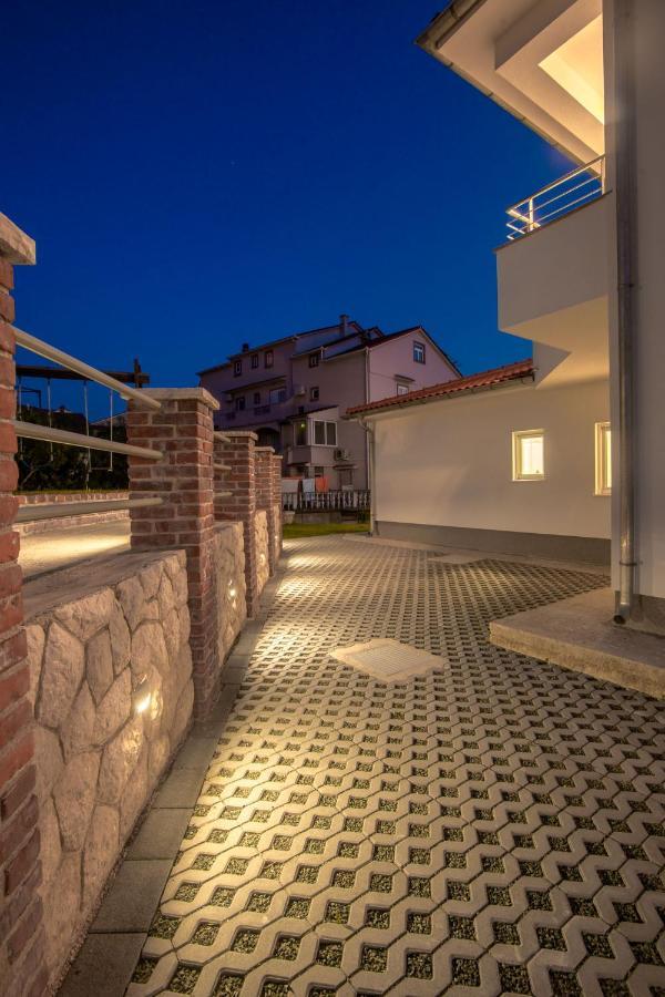 Apartmani Villa Zora 로파르 외부 사진