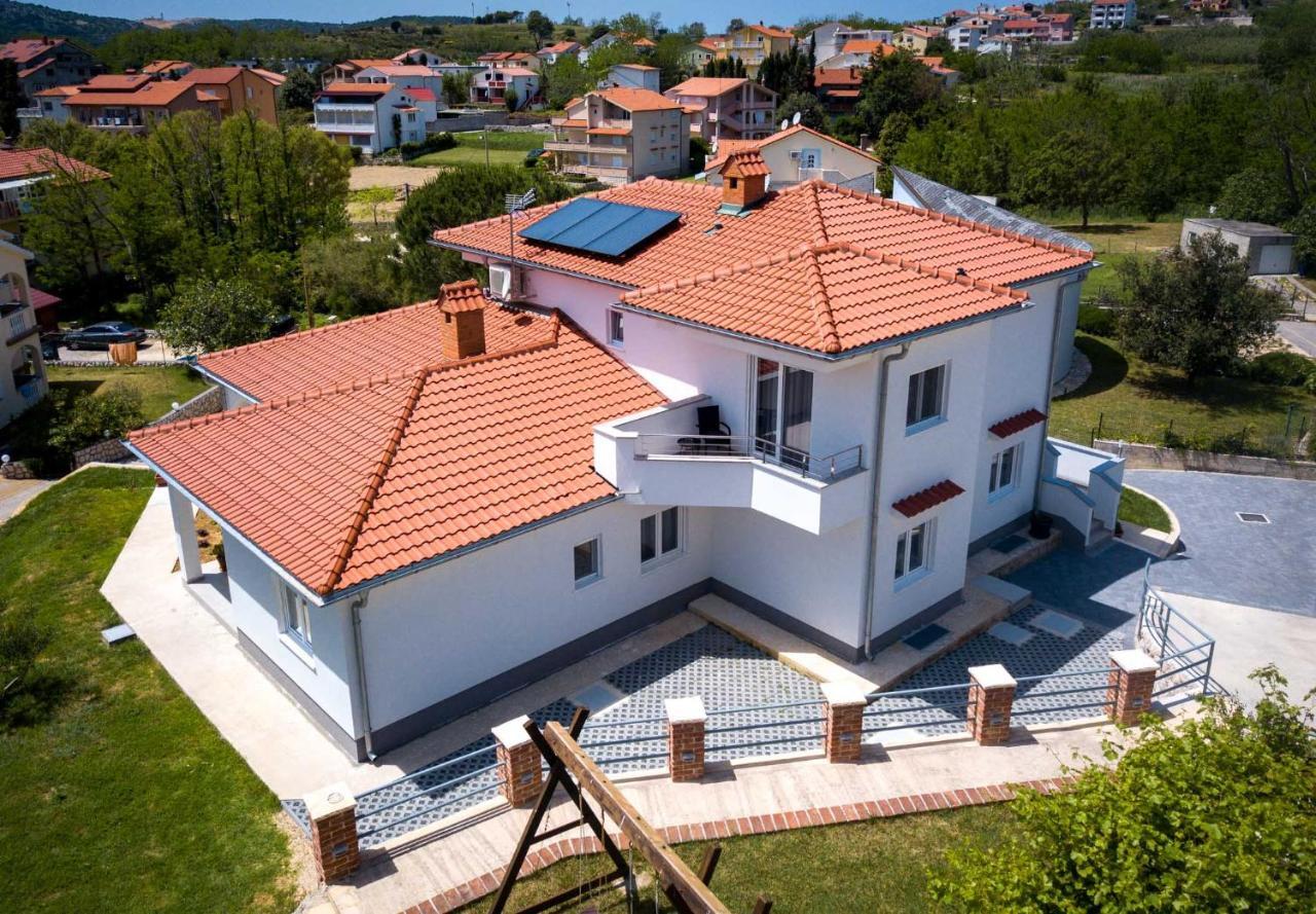 Apartmani Villa Zora 로파르 외부 사진